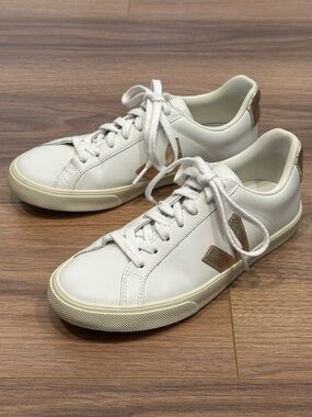Veja Campo Leather Sneakers in Extra White/Platine Size 7